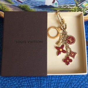 Authentic LOUIS VUITTON clip on keychain, key fob.